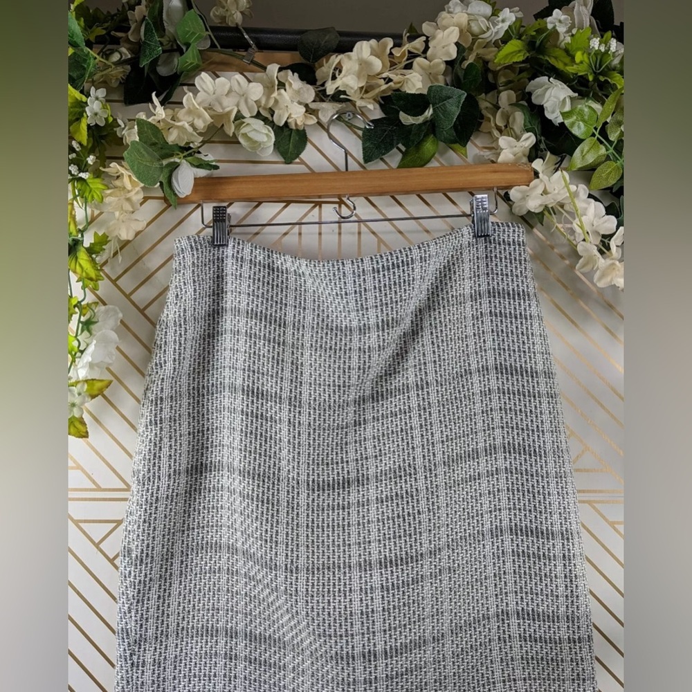 Karl Lagerfeld Womens Tweed Plaid White Skirt Slit Back Size 8 - Picture 2 of 5